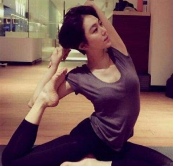 姜妍深陷整容风波，鼻子下巴都有动刀痕迹?