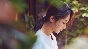 杨紫鼻子是假体吗|杨紫猛戳鼻子疑似回应整容传闻