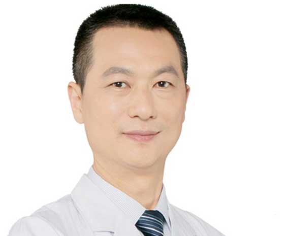有着“巨乳缩小较好人”的栗勇做乳房缩小手术到底怎样!
