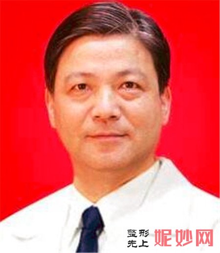 假体隆胸安全吗？价格贵不贵？来看看上海伊莱美整形江华医生的介绍