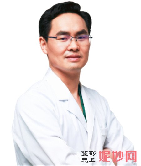 假体丰额头安全吗？成都友谊医院整形外科李发展医生告诉你答案！