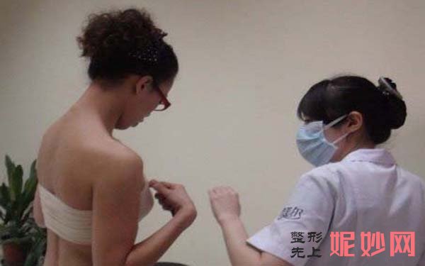 昆明隆胸哪个医生做的好？医生选择好隆胸手术有保障！