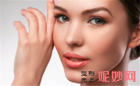 做自体脂肪面部填充哪里好？重庆艺星整形，帮你重回年轻容貌！