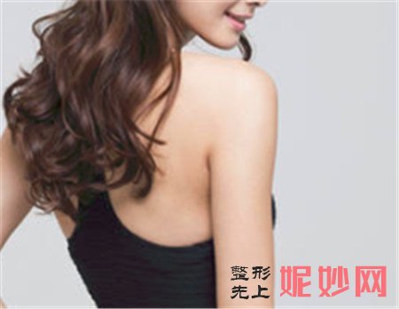重庆时光整形美容医院做背部吸脂，效果持久给你一个性感美背！