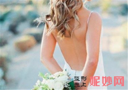 重庆时光整形美容医院做背部吸脂，效果持久给你一个性感美背！