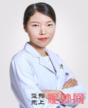穆美君