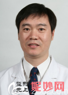 靳小雷