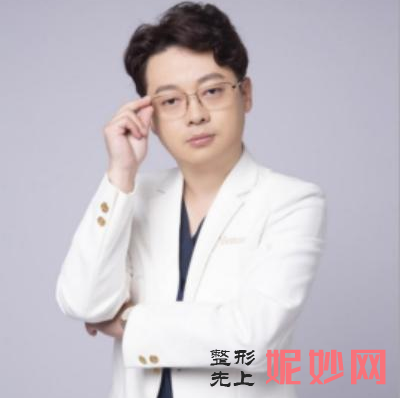 成都艺星那个隆鼻好