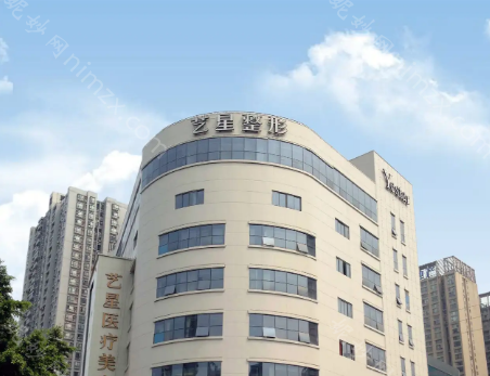 做硅胶隆胸要怎么选择医院，成都有哪些医院做硅胶隆胸好的吗?