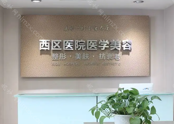 做硅胶隆胸要怎么选择医院，成都有哪些医院做硅胶隆胸好的吗?