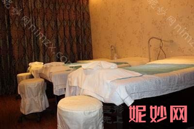 温州做双眼皮修复医生推荐！温州市东华医院整形美容科、温州红旗医院实力抢眼附面部双眼皮修复价格参考