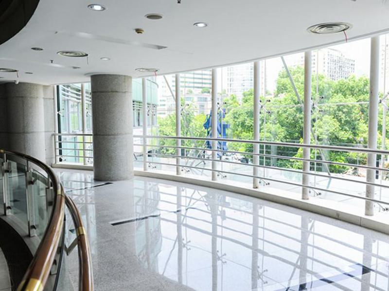 杭州市负责人民医院医学美容科服务评价：祛眼袋手术效果与价格详解