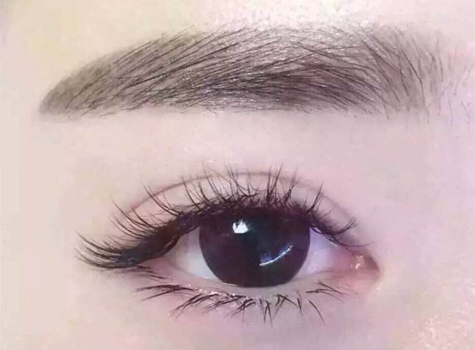 纹眉和绣眉之间的区别大着呢