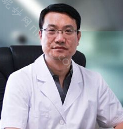 柳州解放军较好五八医院整形美容中心朱晓峰医生做上眼皮松弛技术怎么样？