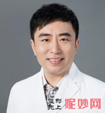 巫文云薛志强谁做的鼻子好看？两位医生个人简介+实操隆鼻案例图
