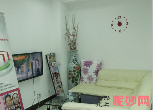 天津哪家医院做外眼角下拉手术好?排名前三黄石市中心医院、伊美尔、和平和谐同方都有资质_专家实力不浅!!
