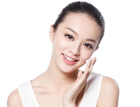 塌鼻圆脸变立体：隆鼻加溶脂瘦脸整形经历分享及价格参考