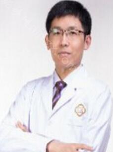 依萱绮医学美容蔡震医生做上眼睑去脂 靠谱吗？