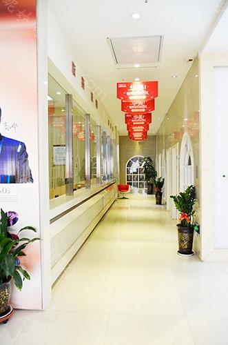 何元飞隆胸技术怎么样？手术价格-真实案例深度解析