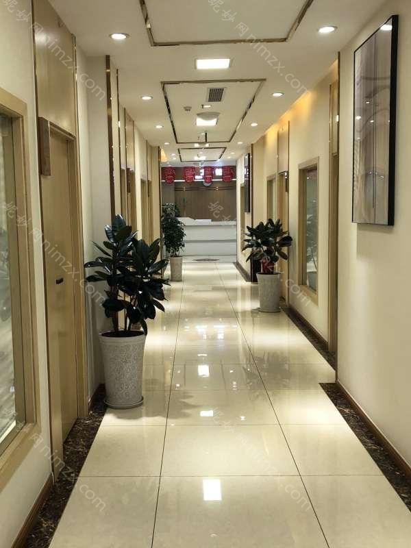 绵阳韩美医疗美容门诊部隆胸技术怎么样？医院资质、医生团队与价格全解析
